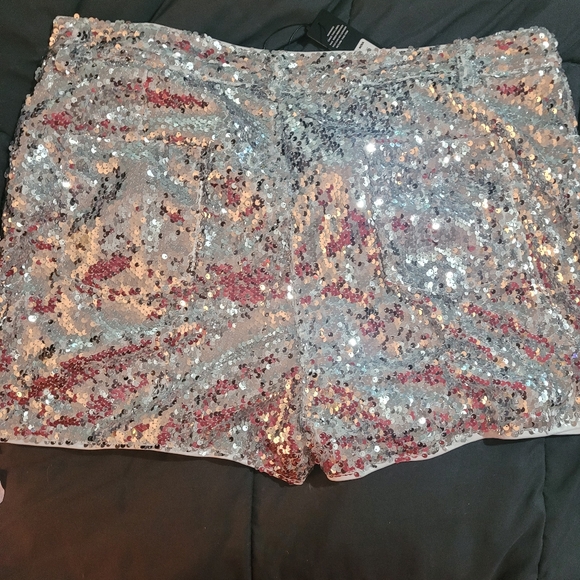 Silver sequined shorts - Picture 2 of 2